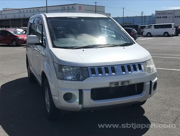 MITSUBISHI DELICA